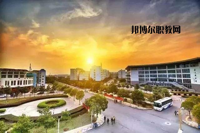 英山草盤職業(yè)中學(xué)怎么樣、好不好