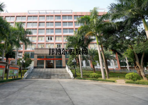 重慶華陽技工學(xué)校2020年報名條件、招生要求、招生對象