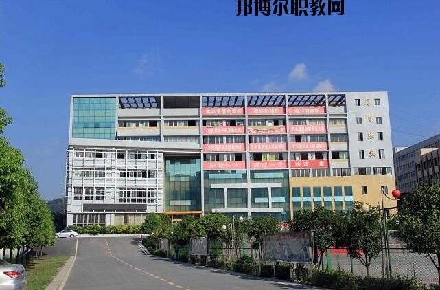 遵義博導(dǎo)網(wǎng)絡(luò)職業(yè)技術(shù)學(xué)校2020年報(bào)名條件、招生要求、招生對(duì)象