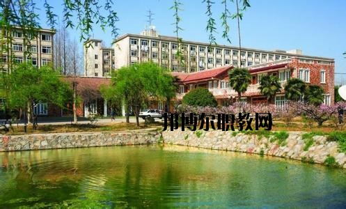 六盤水市鐘山區(qū)職業(yè)技術學校招生辦電話