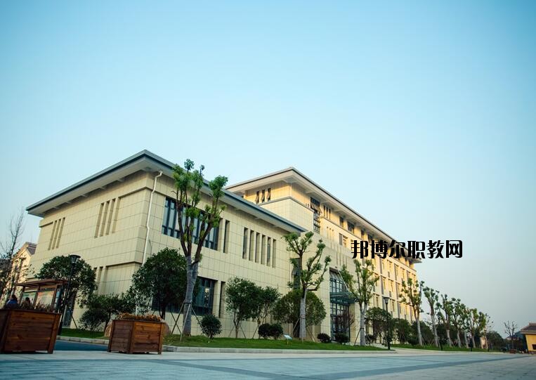 龍游縣職業(yè)技術(shù)學(xué)校2020年報(bào)名條件、招生要求、招生對(duì)象