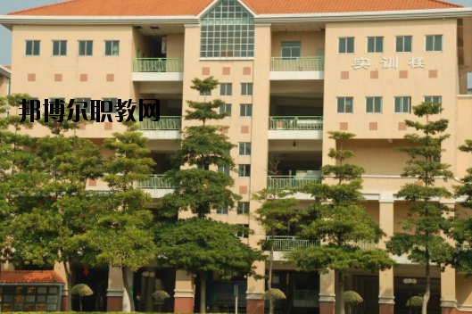 東莞商業(yè)學(xué)校2020年報名條件、招生要求、招生對象