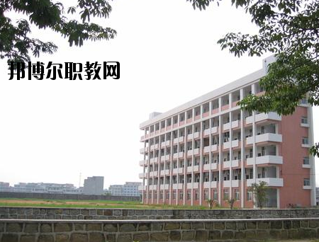 揭陽技工學(xué)校2020年報名條件、招生要求、招生對象