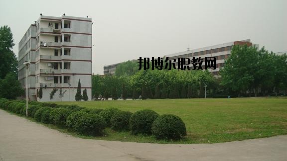 四川省工業(yè)貿(mào)易學校2020年報名條件、招生要求、招生對象