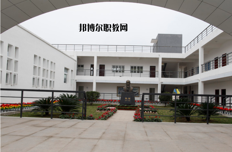 南充技師學(xué)院2020年報名條件、招生要求、招生對象