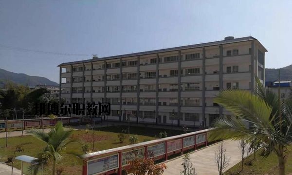 瀾滄縣職業(yè)高級中學2020年學費、收費多少