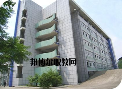 東興區(qū)東方科技職業(yè)技術學校2020年報名條件、招生要求、招生對象