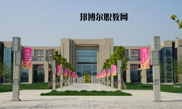 宜昌體育運(yùn)動(dòng)學(xué)校2020年招生辦聯(lián)系電話(huà)