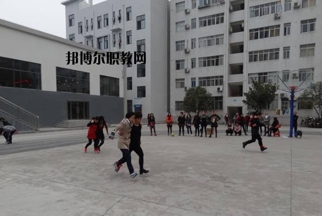 ?？德毥讨行膶W校怎么樣、好不好