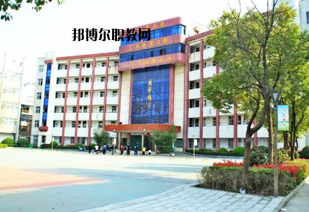 孝感工業(yè)學(xué)校2020年報名條件、招生要求、招生對象