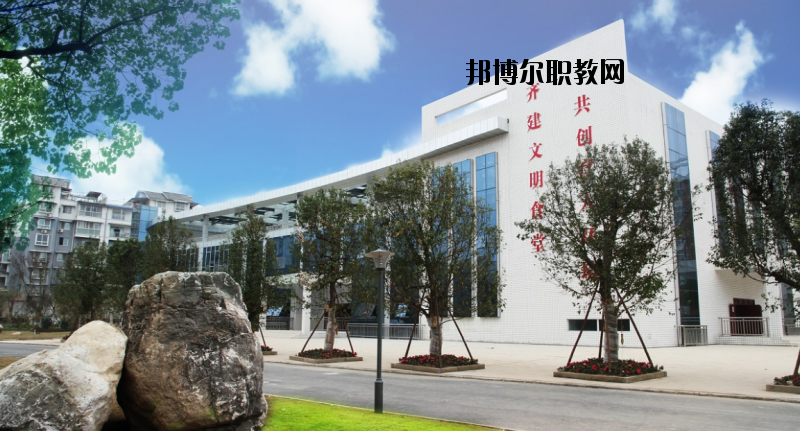 四川服裝藝術(shù)學(xué)校2020年報名條件、招生要求、招生對象