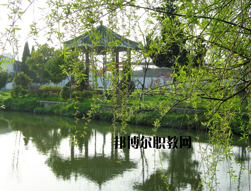 蕪湖商貿(mào)工業(yè)學(xué)校2020年報名條件、招生要求、招生對象