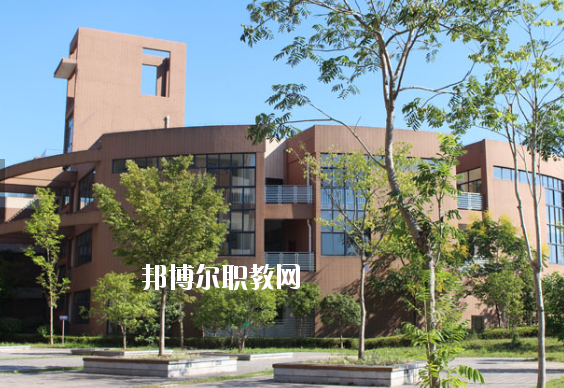 黃山東華技工學(xué)校2020年報(bào)名條件、招生要求、招生對象