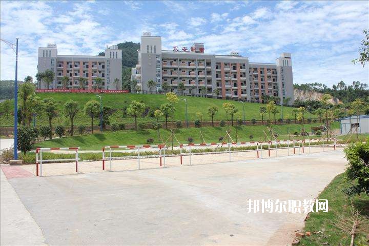 延津無(wú)線電技術(shù)學(xué)校2021年報(bào)名條件、招生要求、招生對(duì)象