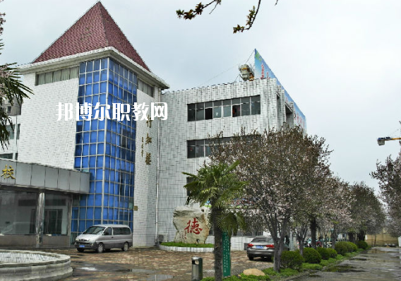 阜陽(yáng)工業(yè)經(jīng)濟(jì)學(xué)校2020年報(bào)名條件、招生要求、招生對(duì)象