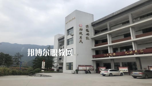 四川省巴中市職業(yè)中學(xué)2020年報名條件、招生要求、招生對象