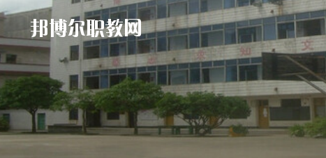 玉林市嶺南工業(yè)學(xué)校2020年報(bào)名條件、招生要求、招生對(duì)象