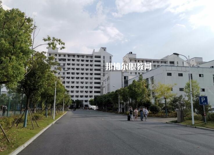 合肥經(jīng)貿(mào)旅游學(xué)校2020年報名條件、招生要求、招生對象