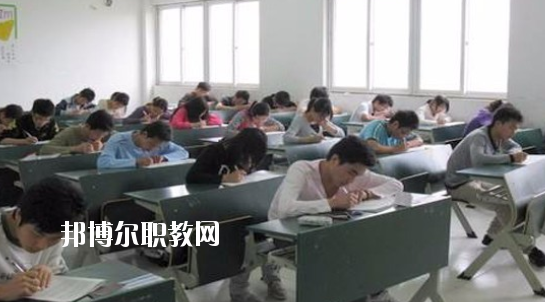 蕪湖高級(jí)職業(yè)技術(shù)學(xué)校2020年報(bào)名條件、招生要求、招生對(duì)象