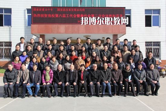 南陽工業(yè)學(xué)校2021年報名條件、招生要求、招生對象