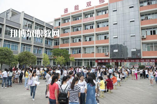 富順縣福源灝職業(yè)中學2020年報名條件、招生要求、招生對象