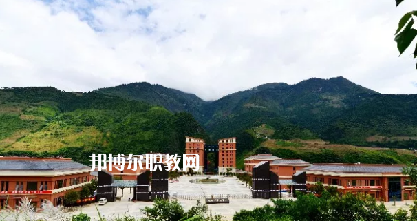 迪慶州民族中等專業(yè)學校怎么樣、好不好