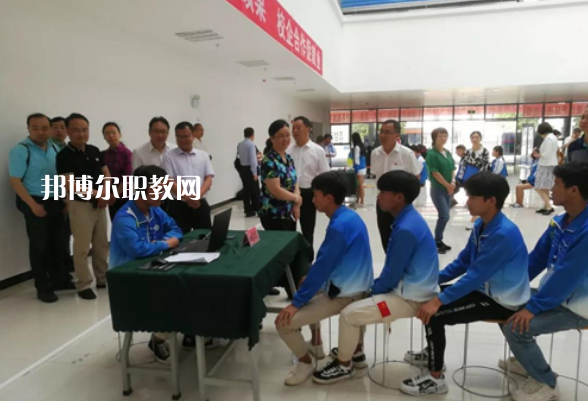 文山州財貿(mào)學校2021年招生辦聯(lián)系電話