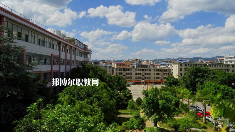 思茅衛(wèi)生學(xué)校2021年報名條件、招生要求、招生對象