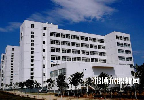 大理衛(wèi)生學校2021年報名條件、招生要求、招生對象