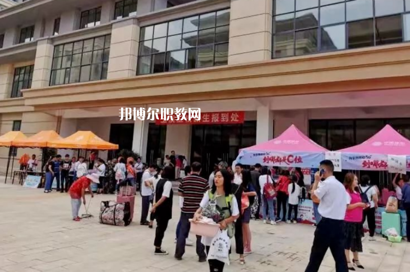 云南玉溪衛(wèi)生學(xué)校2021年報(bào)名條件、招生要求、招生對象