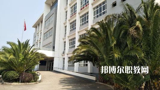 晉寧職業(yè)高級中學(xué)2021年報(bào)名條件、招生要求、招生對象