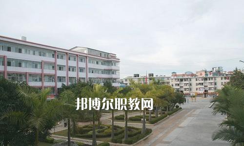 云南省普洱衛(wèi)生學(xué)校2021年學(xué)費(fèi)、收費(fèi)多少