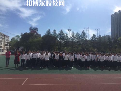新疆石河子衛(wèi)生學(xué)校2021年學(xué)費(fèi)、收費(fèi)多少