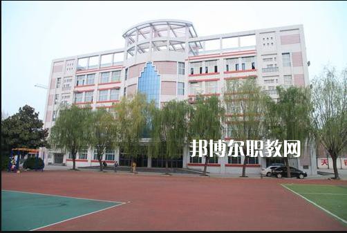 重慶輕工業(yè)技工學(xué)校2022年學(xué)費、收費多少 