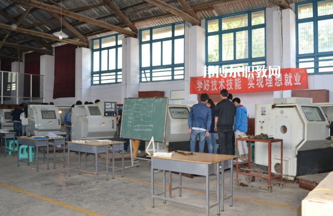 貴州鐵路技術(shù)學(xué)校2022年報名條件、招生要求、招生對象