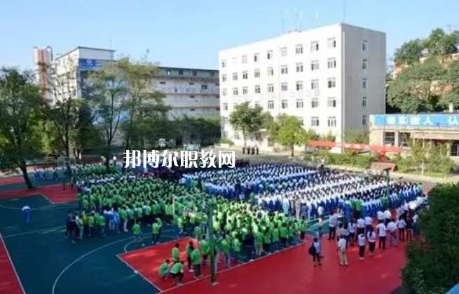 貴州鐵路技師學(xué)校2022年學(xué)費(fèi)、收費(fèi)多少