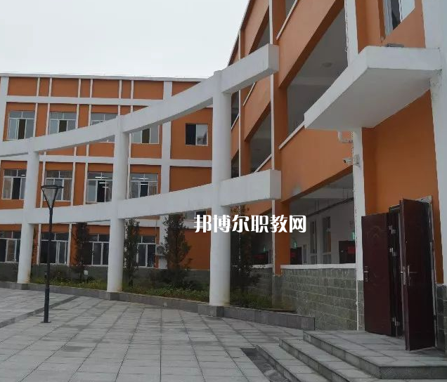 黔南州技工學(xué)校2022年報(bào)名條件、招生要求、招生對(duì)象