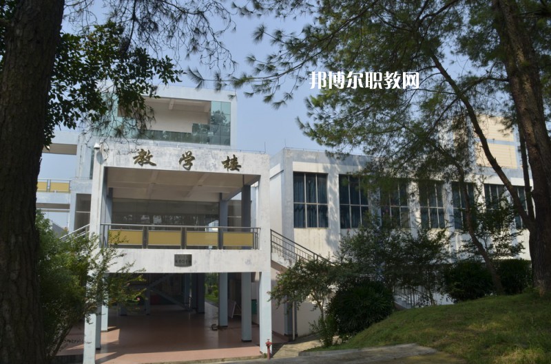 重慶第三衛(wèi)生學校2022年報名條件、招生要求、招生對象 