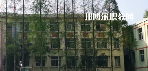 成都恒輝技工學(xué)校2022年學(xué)費(fèi)、收費(fèi)多少