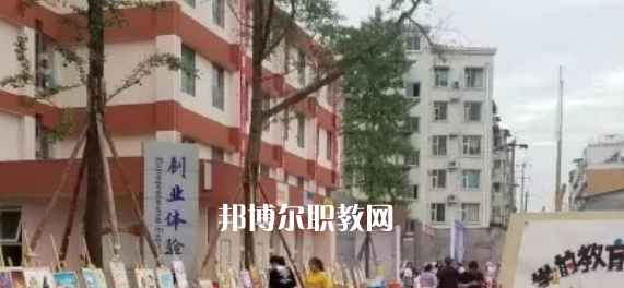 天府成人中等專業(yè)學(xué)校2022年學(xué)費(fèi)、收費(fèi)多少