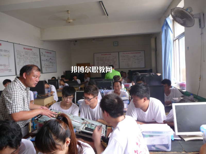 蘭州電子工業(yè)學(xué)校2022年學(xué)費(fèi)、收費(fèi)多少