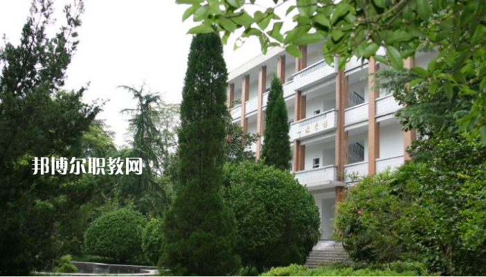 重慶紅春藤技工學(xué)校2022年學(xué)費(fèi)、收費(fèi)多少