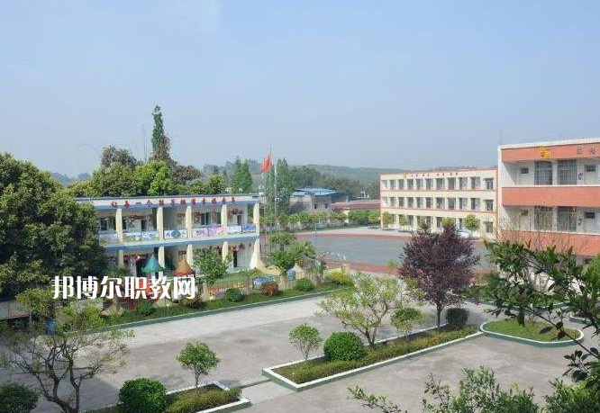 重慶巴南職業(yè)教育中心2022年報(bào)名條件、招生要求、招生對(duì)象