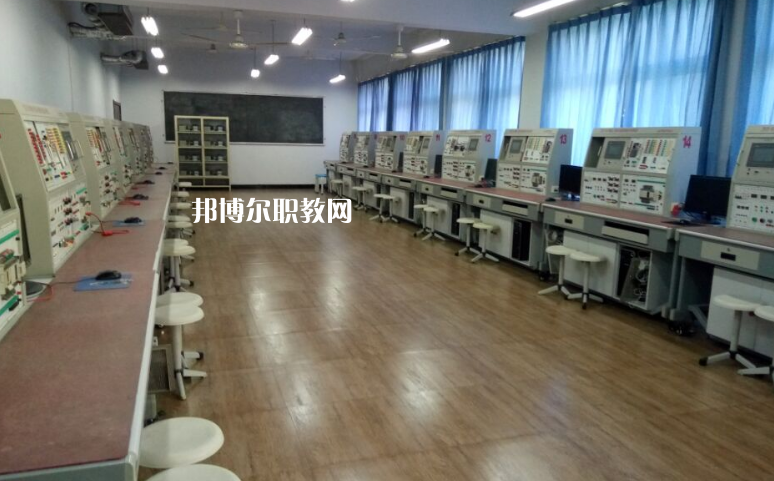 秦皇島現(xiàn)代經(jīng)濟(jì)中等專業(yè)學(xué)校2022年報(bào)名條件、招生要求、招生對(duì)象