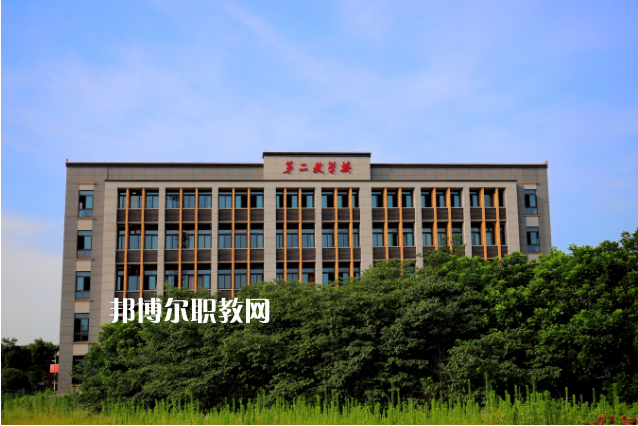 重慶工貿(mào)高級(jí)技工學(xué)校2022年報(bào)名條件、招生要求、招生對(duì)象