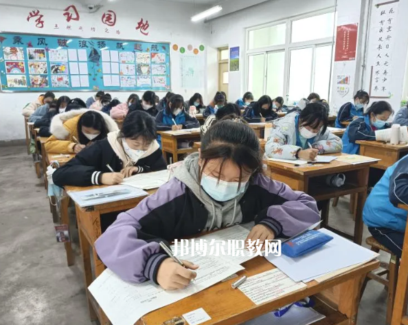 平?jīng)隼砉ぶ械葘I(yè)學(xué)校2022年報(bào)名條件、招生要求、招生對(duì)象