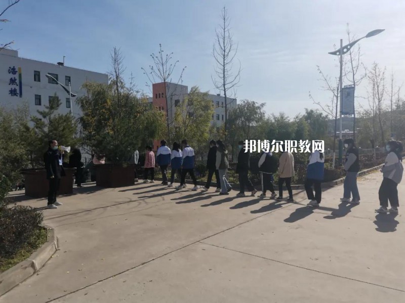 華亭職業(yè)教育中心2022年學(xué)費、收費多少
