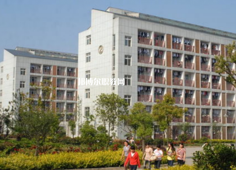 保山市昌寧縣職業(yè)技術(shù)學(xué)校2022年學(xué)費、收費多少