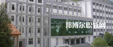 四川省甘孜衛(wèi)生學(xué)校2022年報名條件、招生要求、招生對象