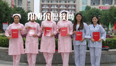 廉江市衛(wèi)生職業(yè)技術(shù)學(xué)校2022年報(bào)名條件、招生要求、招生對(duì)象